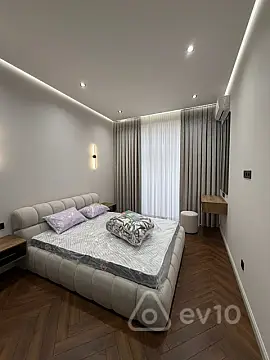 Kirayə verilir 3 otaqlı yeni tikili 130 m²