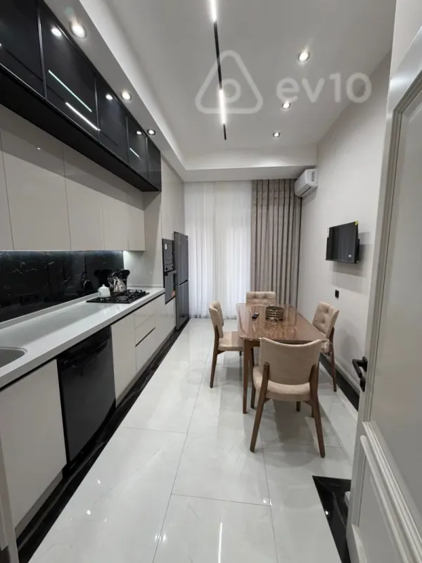 Kirayə verilir 3 otaqlı yeni tikili 130 m²