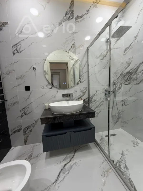 Kirayə verilir 3 otaqlı yeni tikili 130 m²