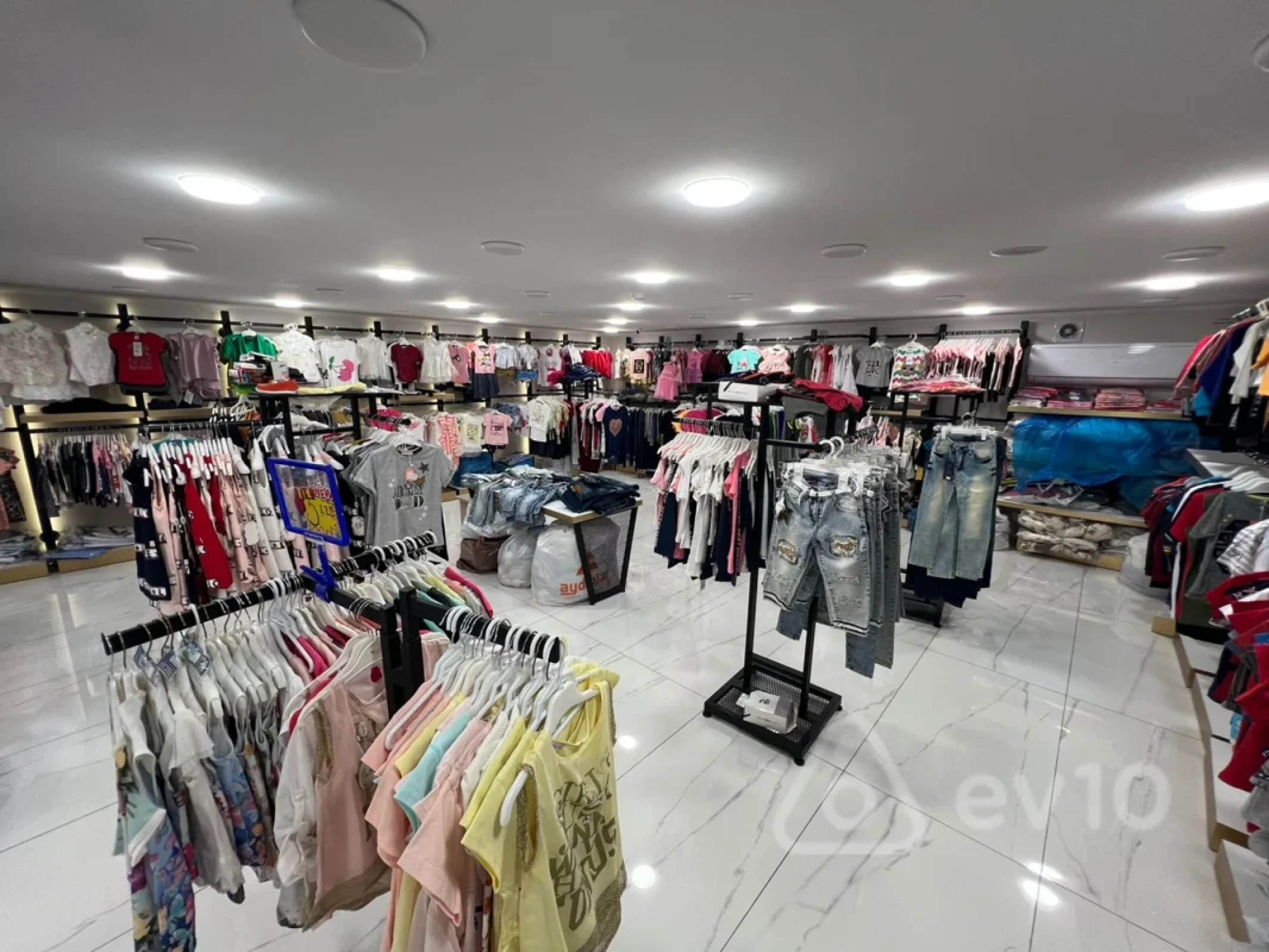 Kirayə verilir mənzil 160 m²