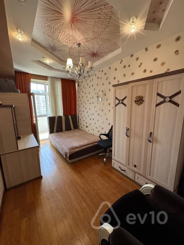 Satılır 4 otaqlı yeni tikili 150 m²