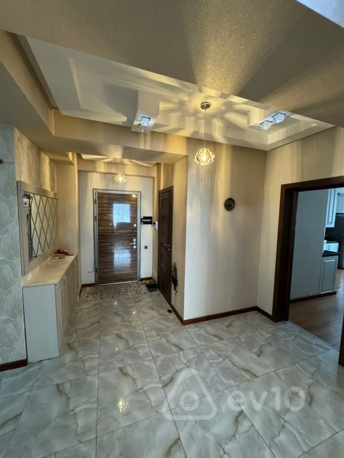 Satılır 4 otaqlı yeni tikili 150 m²