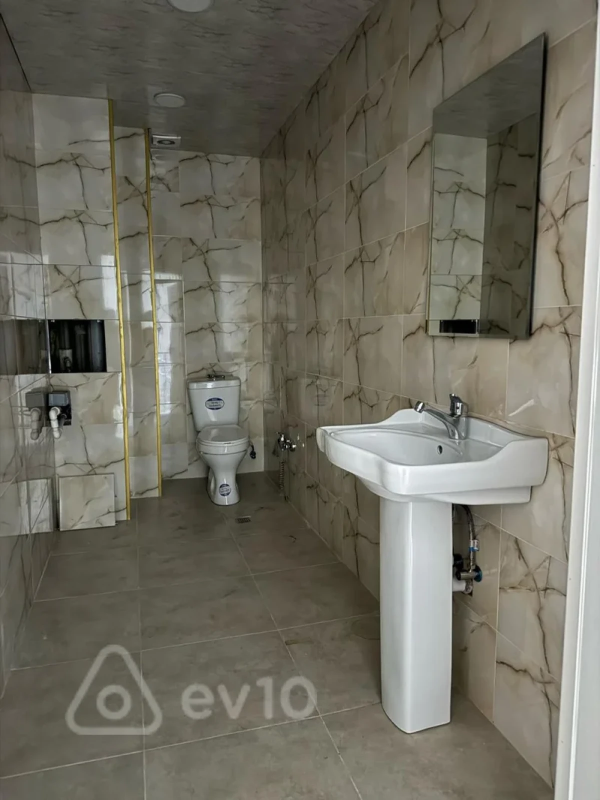 Kirayə verilir 17 otaqlı ofis 700 m²