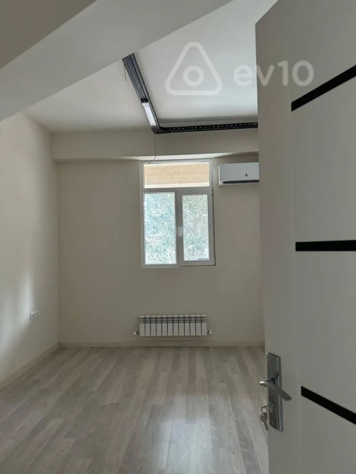 Kirayə verilir 17 otaqlı ofis 700 m²