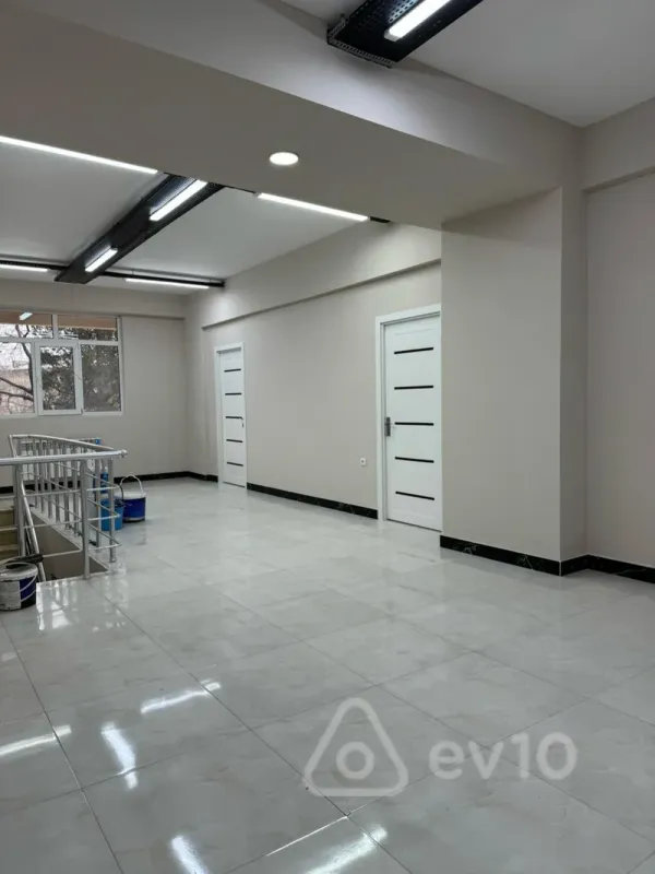 Kirayə verilir 17 otaqlı ofis 700 m²