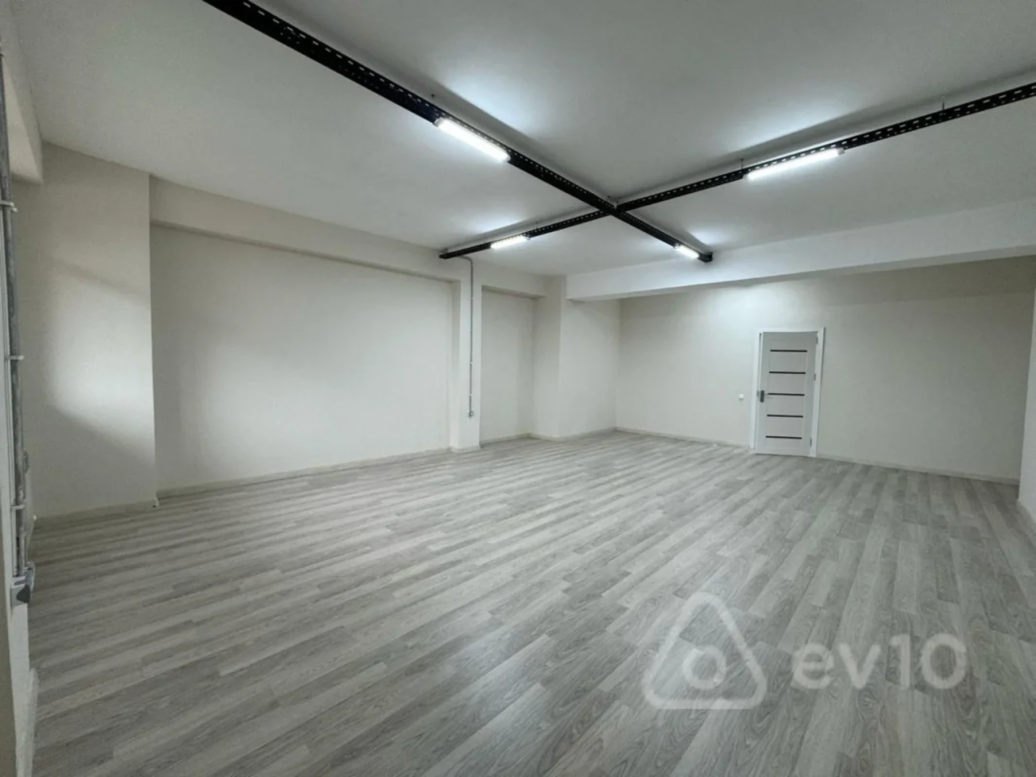 Kirayə verilir 17 otaqlı ofis 700 m²