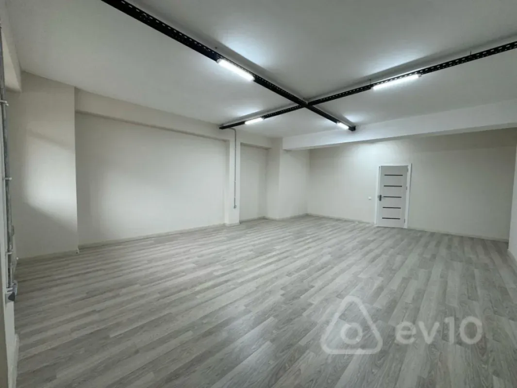 Kirayə verilir 17 otaqlı ofis 700 m²