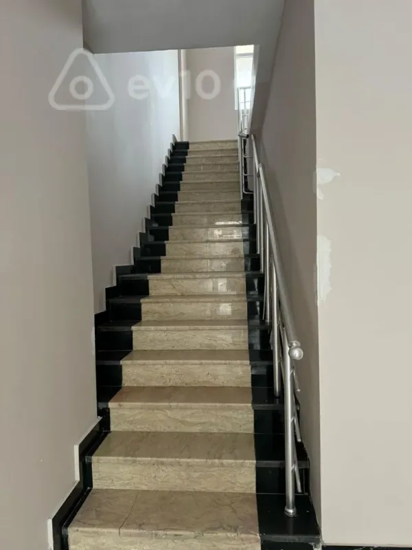 Kirayə verilir 17 otaqlı ofis 700 m²