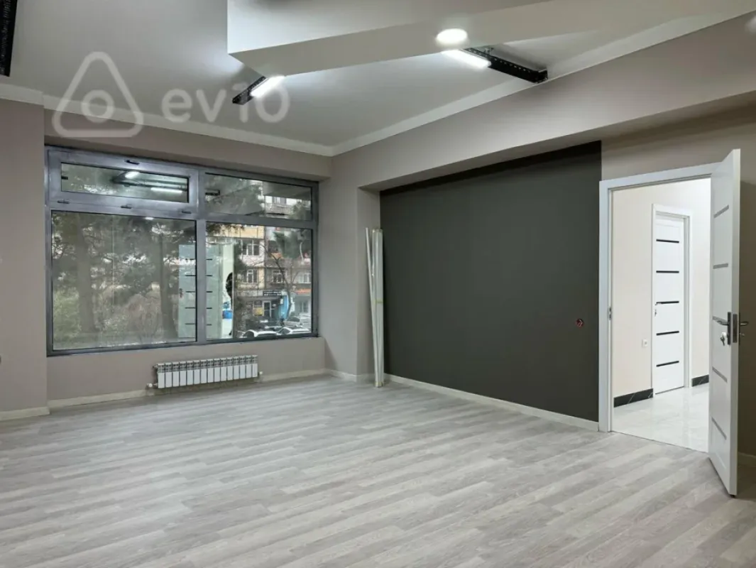 Kirayə verilir 17 otaqlı ofis 700 m²