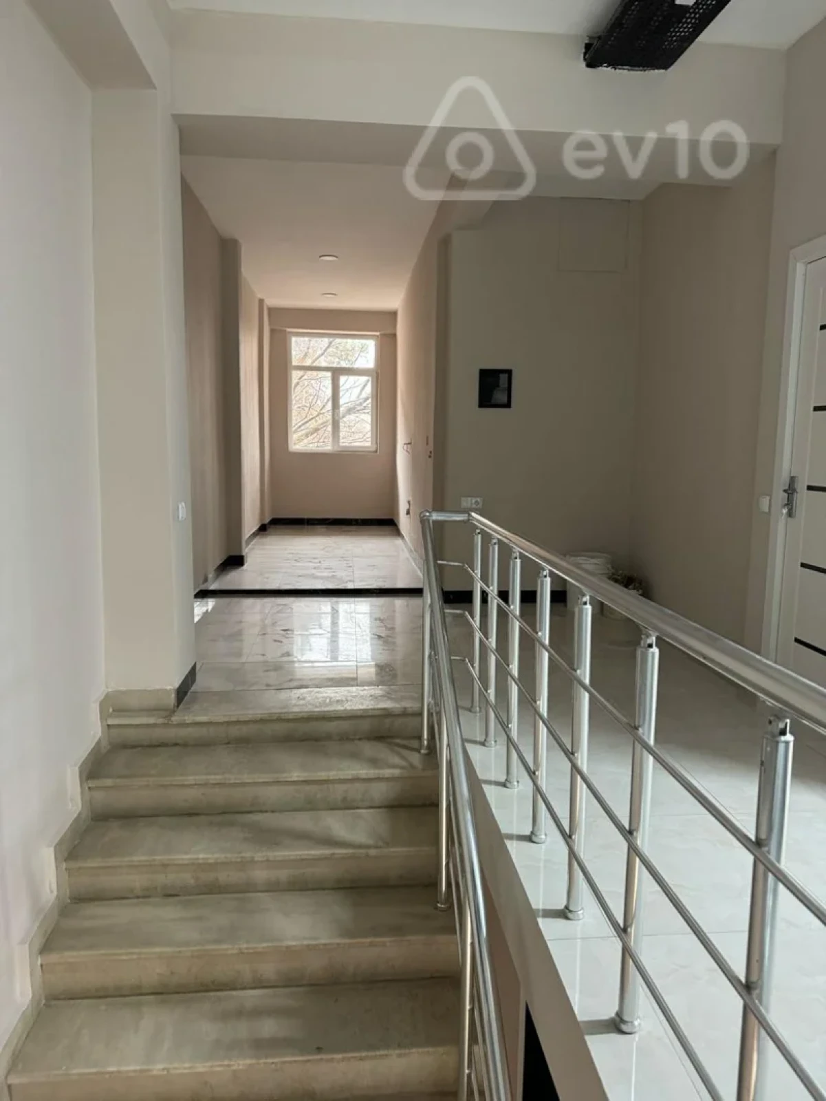 Kirayə verilir 17 otaqlı ofis 700 m²