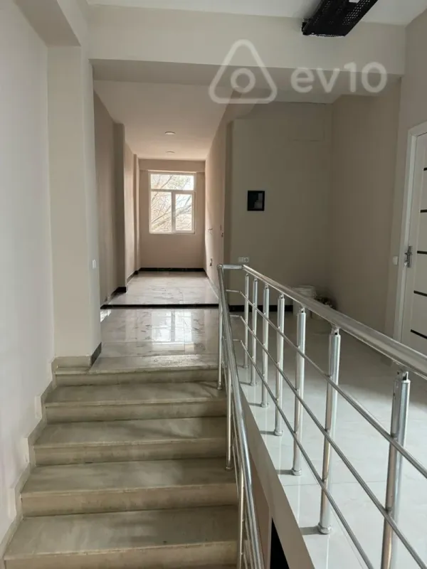 Kirayə verilir 17 otaqlı ofis 700 m²