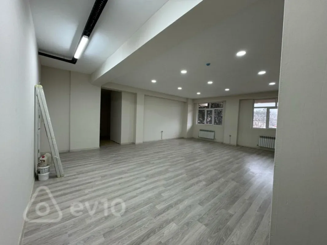Kirayə verilir 17 otaqlı ofis 700 m²