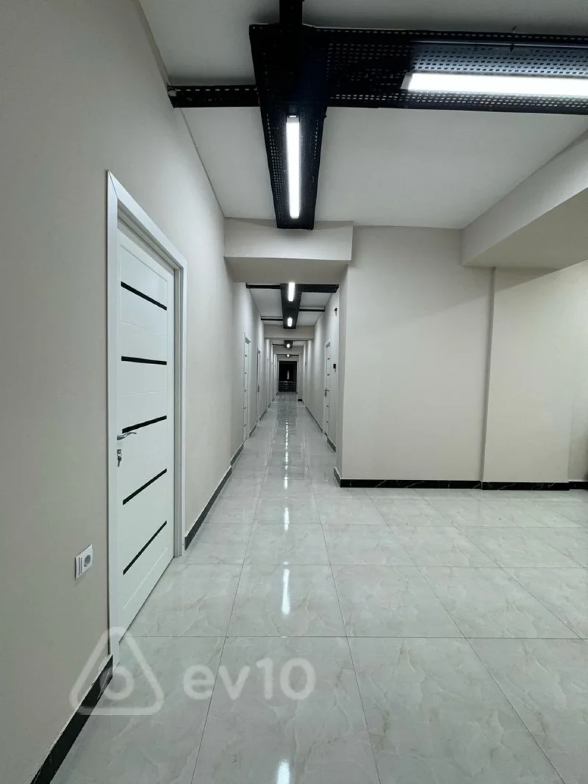 Kirayə verilir 17 otaqlı ofis 700 m²