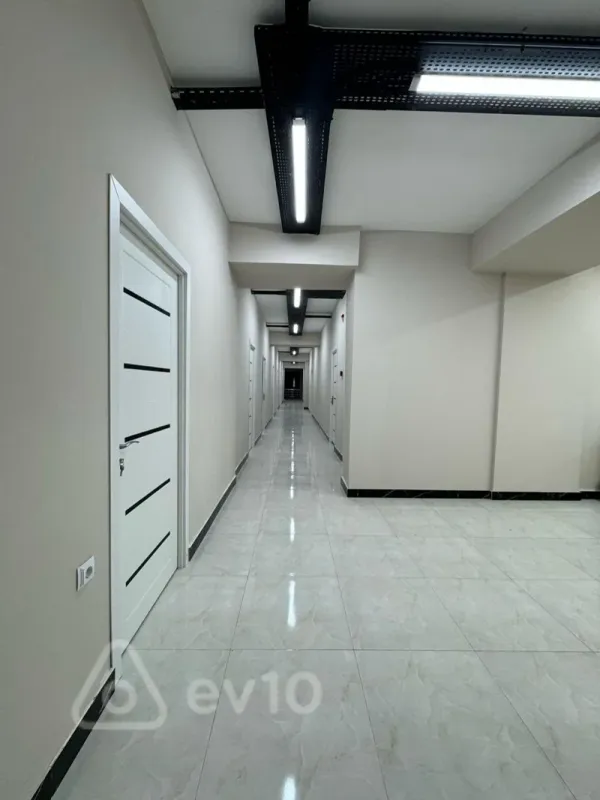 Kirayə verilir 17 otaqlı ofis 700 m²
