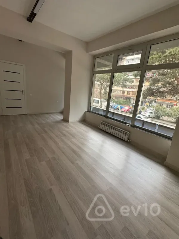 Kirayə verilir 17 otaqlı ofis 700 m²