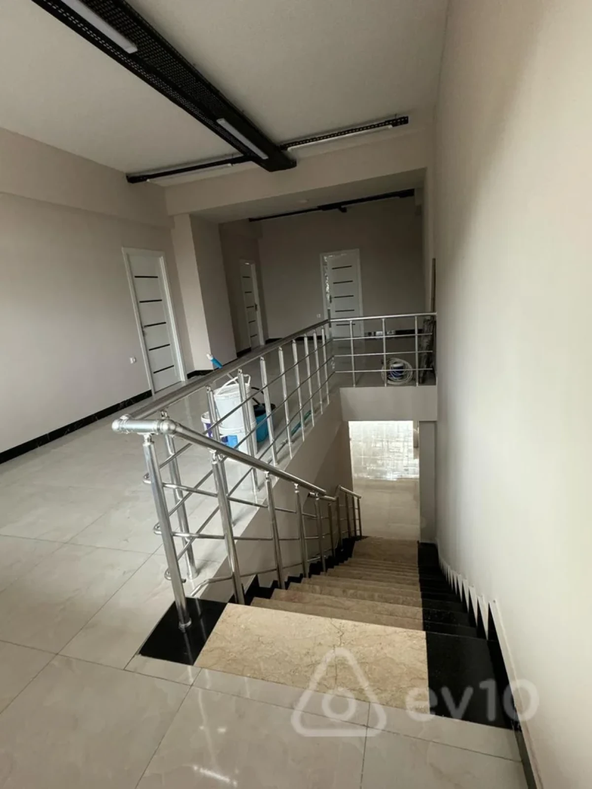 Kirayə verilir 17 otaqlı ofis 700 m²