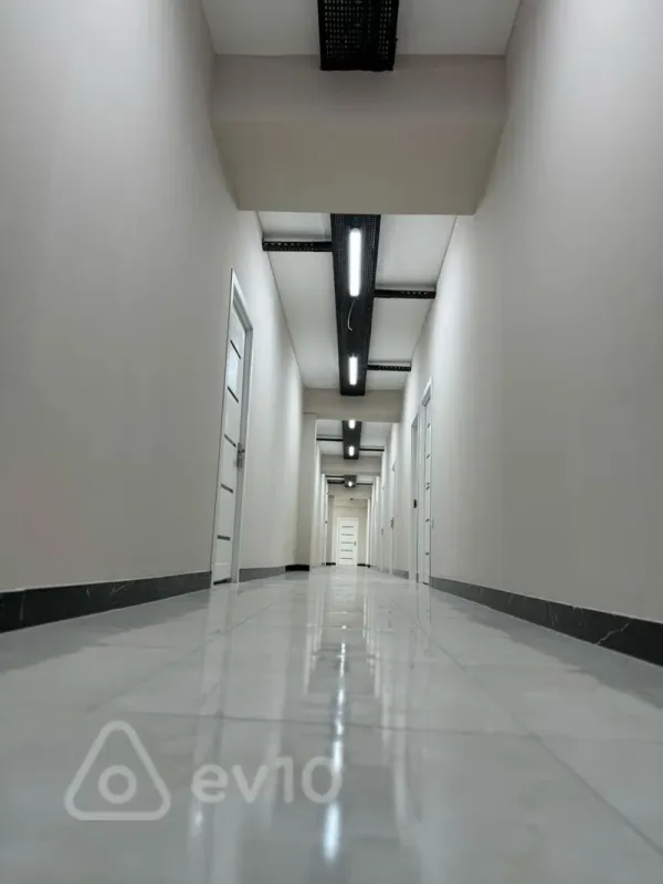 Kirayə verilir 17 otaqlı ofis 700 m²