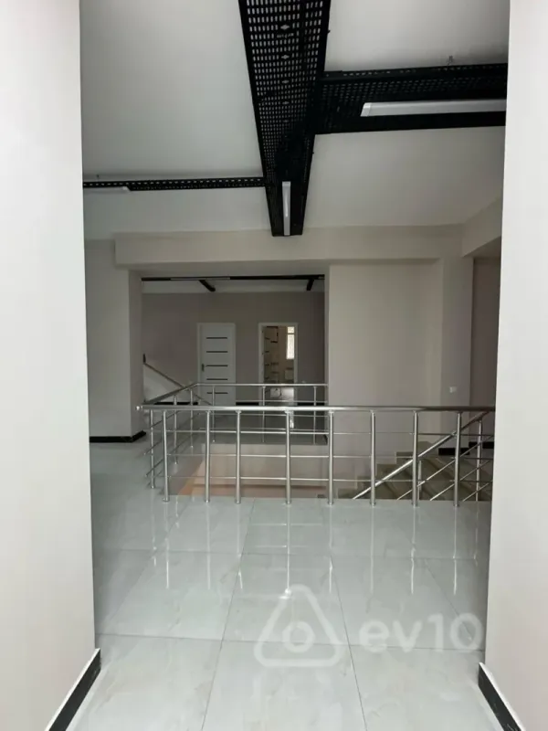 Kirayə verilir 17 otaqlı ofis 700 m²