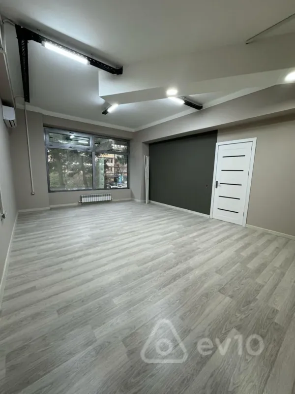 Kirayə verilir 17 otaqlı ofis 700 m²
