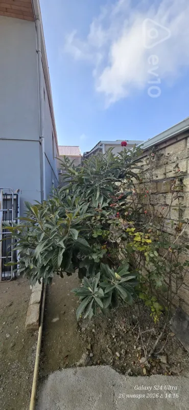 Satılır 8 otaqlı həyət evi 300 m²