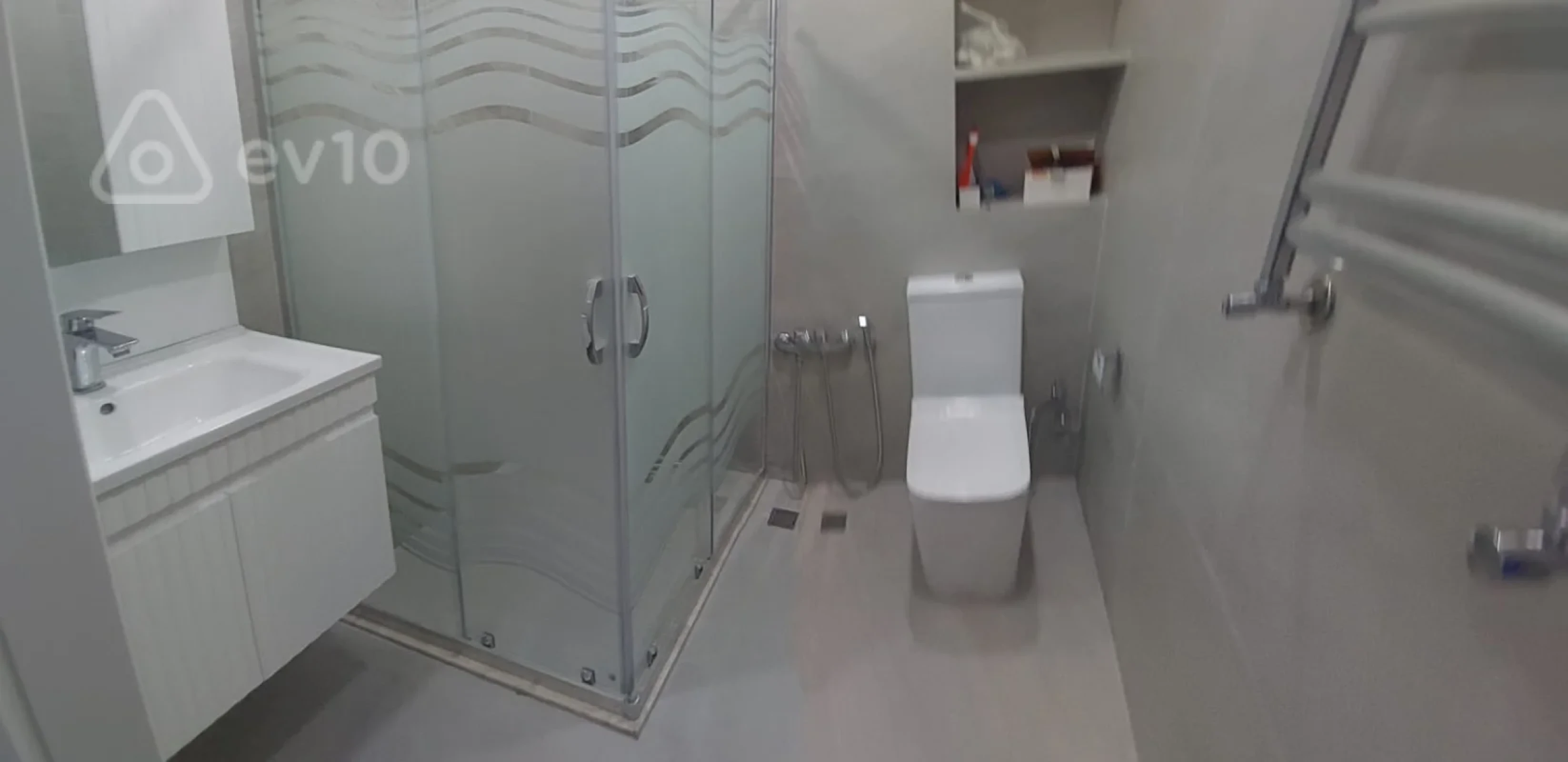 Kirayə verilir 3 otaqlı yeni tikili 140 m²