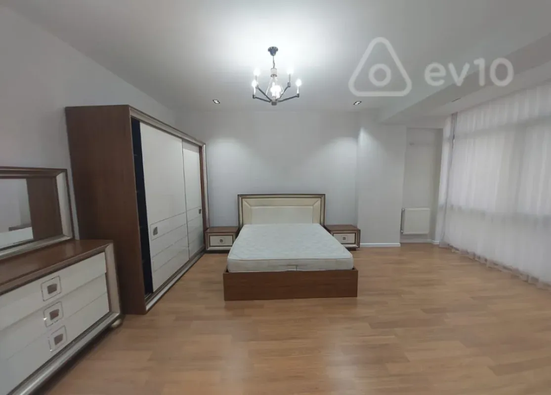 Kirayə verilir 3 otaqlı yeni tikili 140 m²