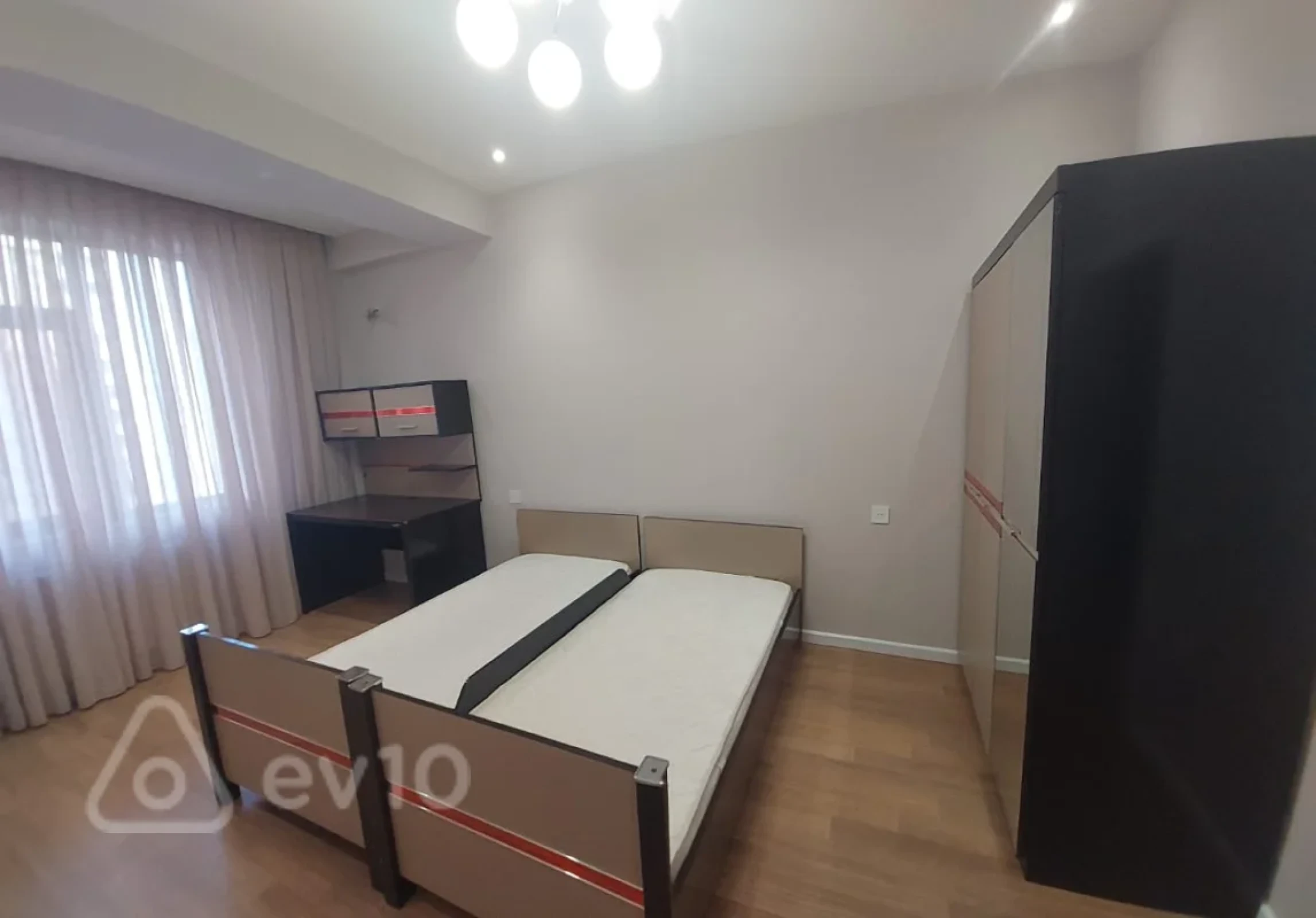 Kirayə verilir 3 otaqlı yeni tikili 140 m²