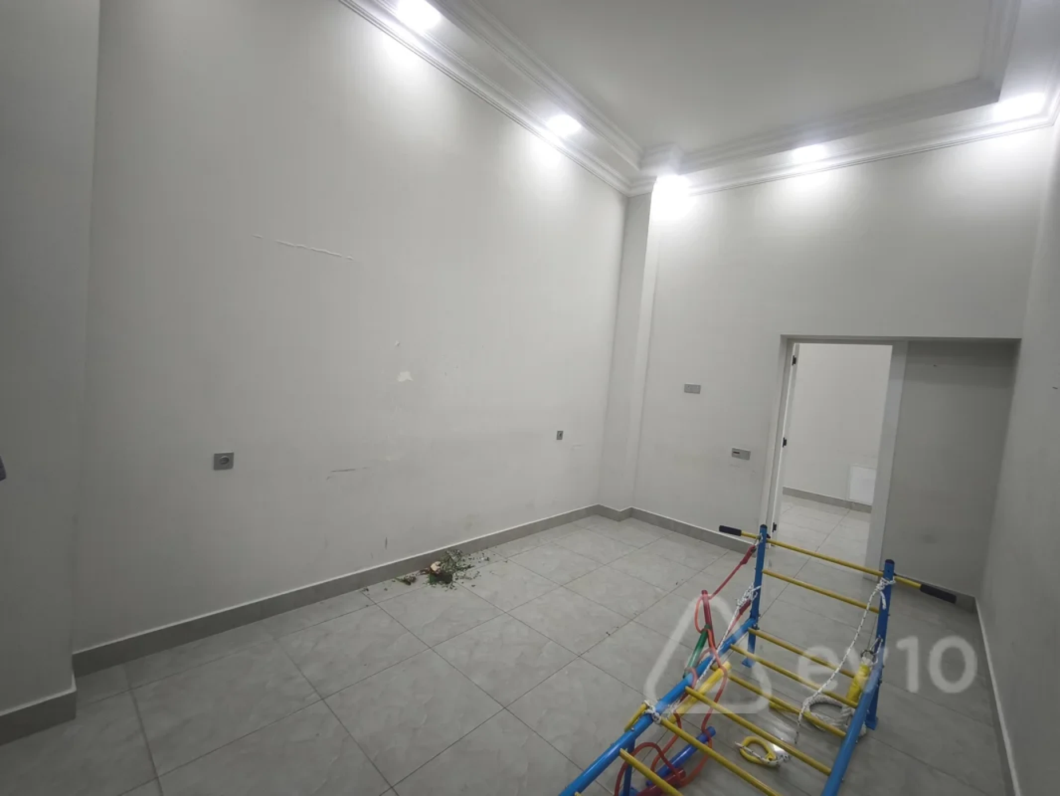 Kirayə verilir 4 otaqlı ofis 240 m²