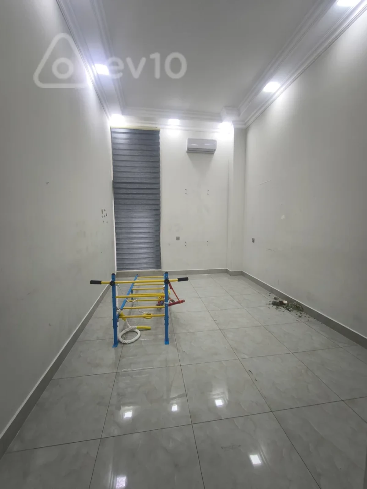Kirayə verilir 4 otaqlı ofis 240 m²