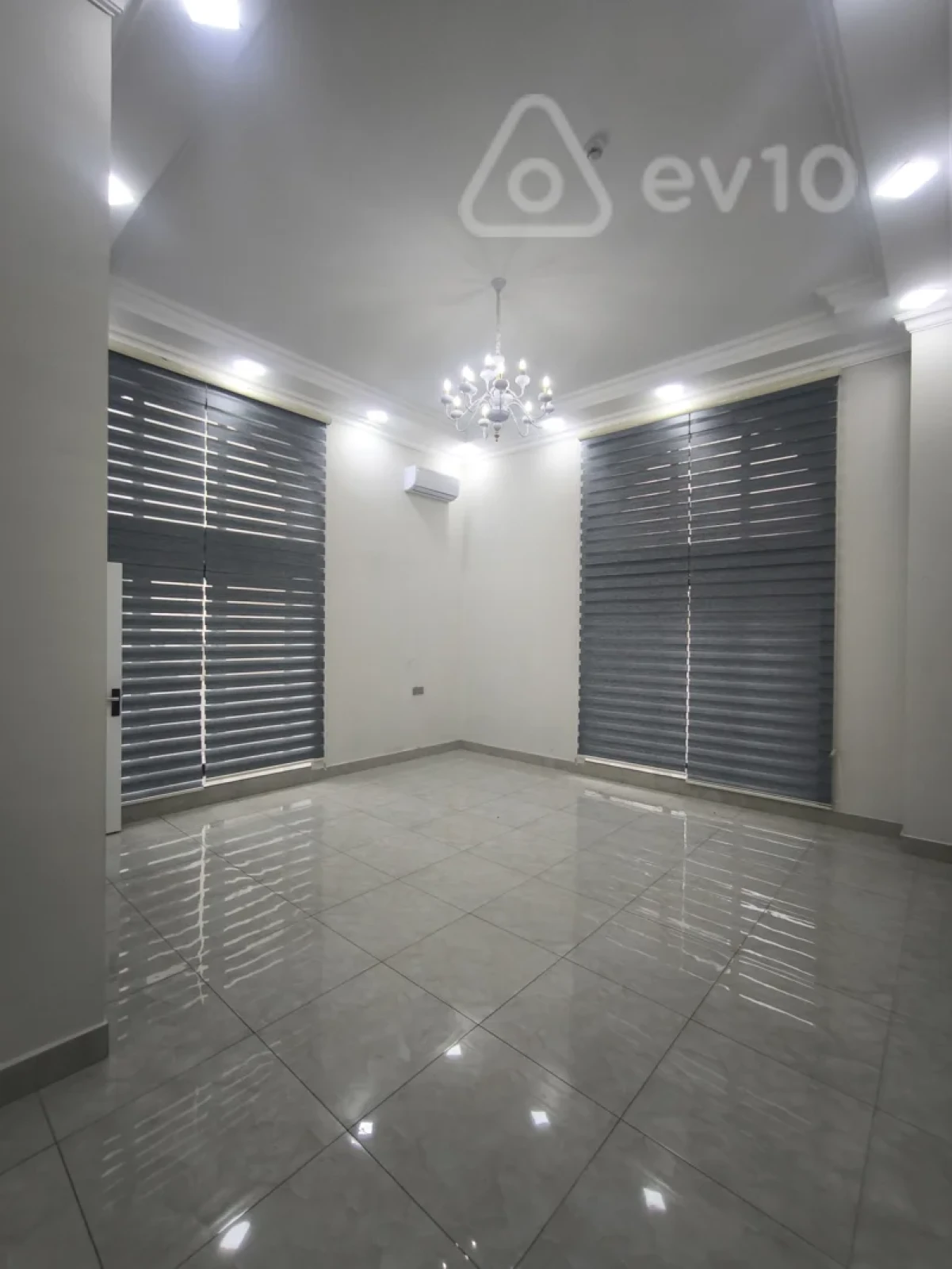 Kirayə verilir 4 otaqlı ofis 240 m²