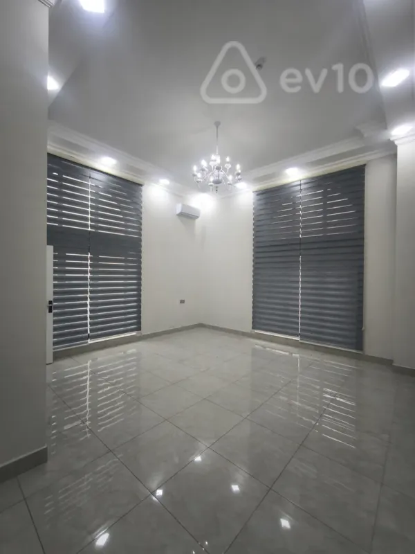 Kirayə verilir 4 otaqlı ofis 240 m²