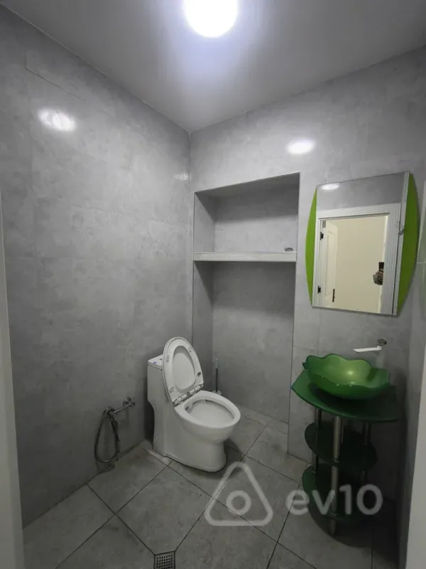 Kirayə verilir 4 otaqlı ofis 240 m²