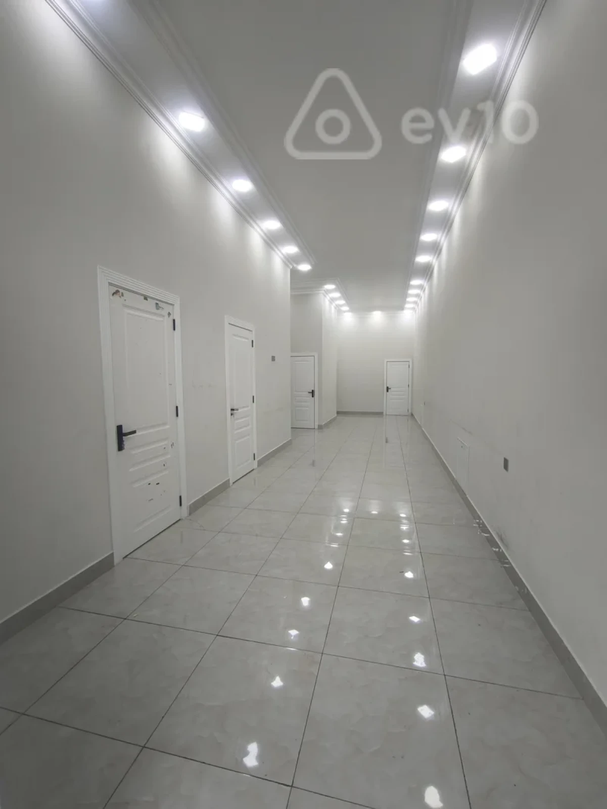 Kirayə verilir 4 otaqlı ofis 240 m²