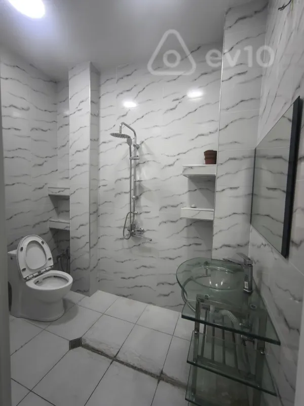 Kirayə verilir 4 otaqlı ofis 240 m²