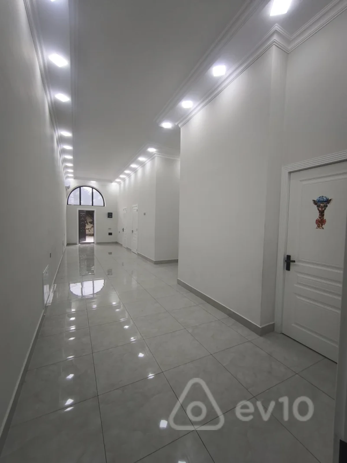 Kirayə verilir 4 otaqlı ofis 240 m²
