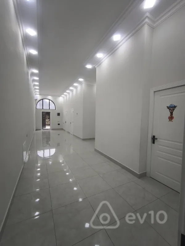 Kirayə verilir 4 otaqlı ofis 240 m²