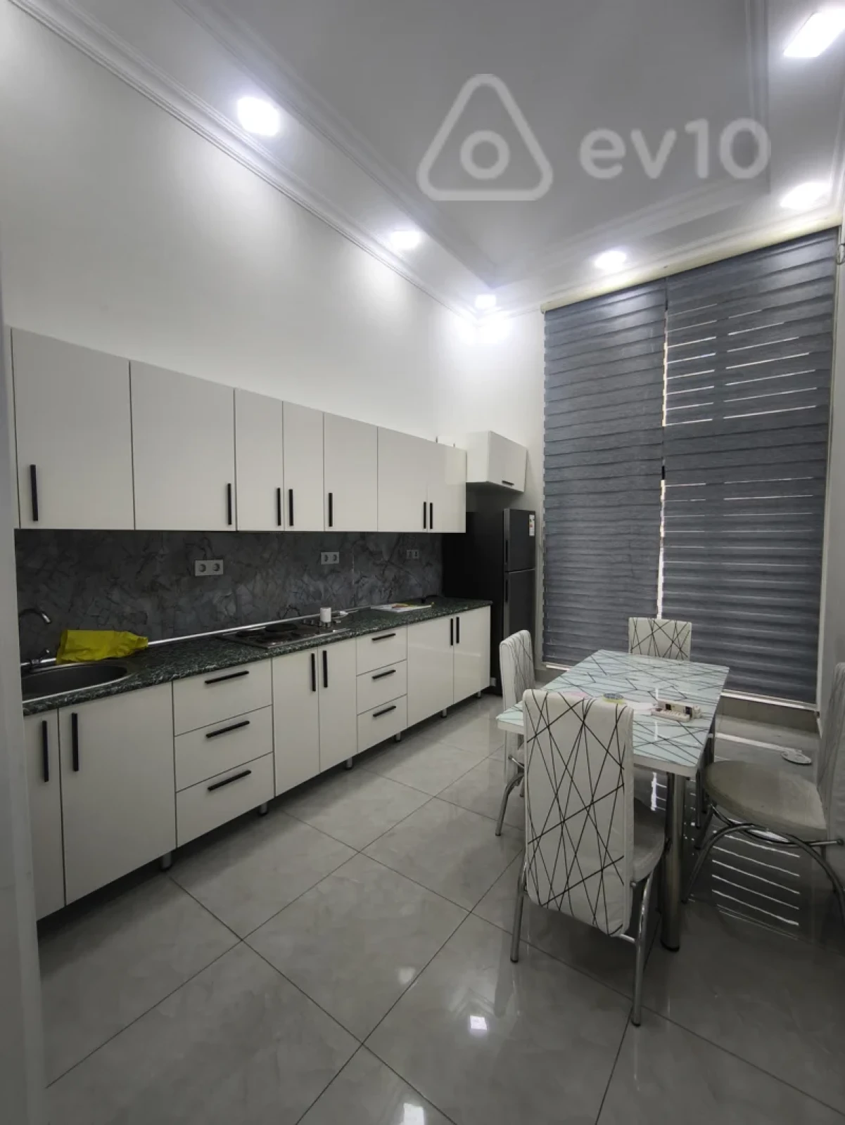 Kirayə verilir 4 otaqlı ofis 240 m²