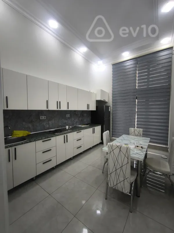Kirayə verilir 4 otaqlı ofis 240 m²