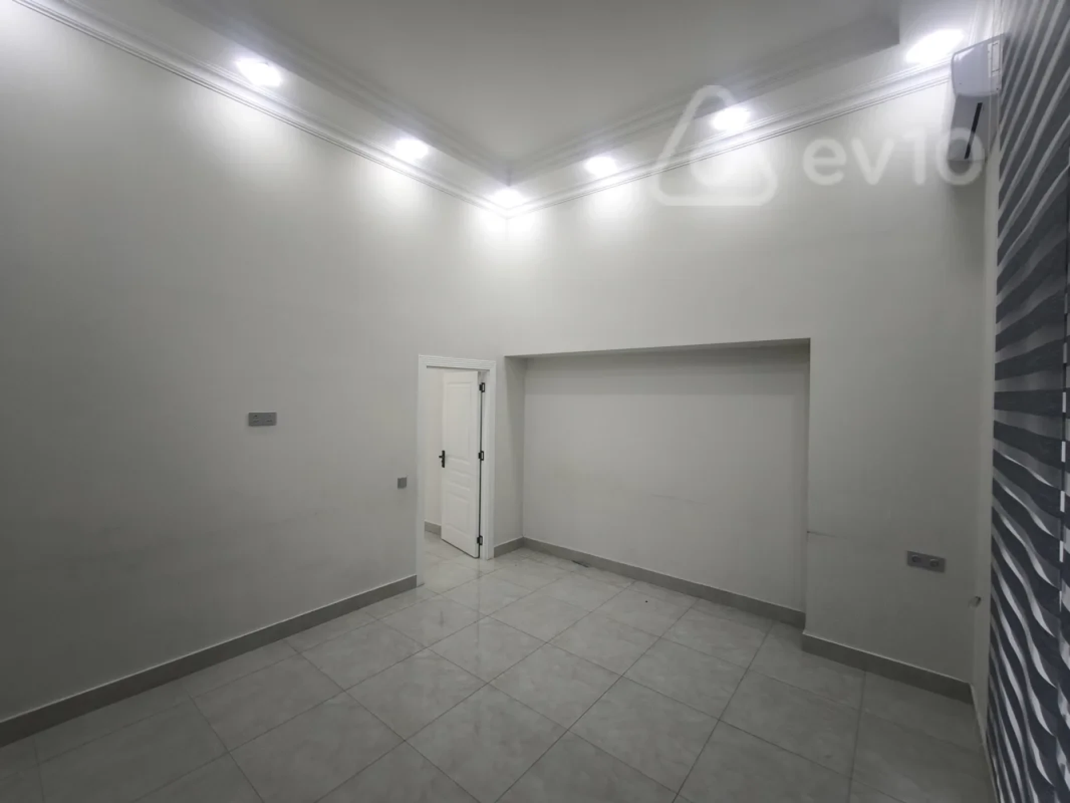Kirayə verilir 4 otaqlı ofis 240 m²
