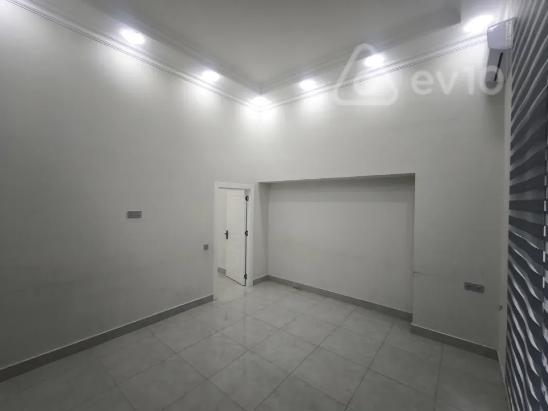 Kirayə verilir 4 otaqlı ofis 240 m²
