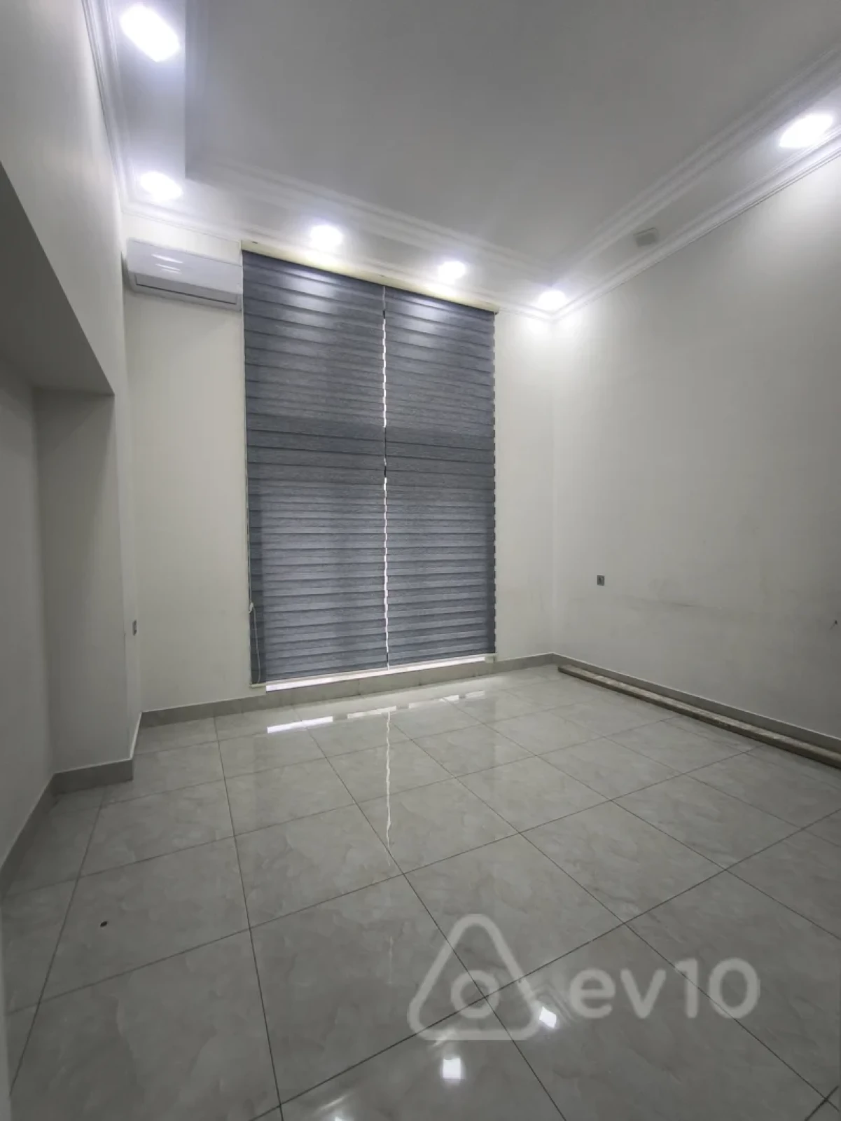 Kirayə verilir 4 otaqlı ofis 240 m²