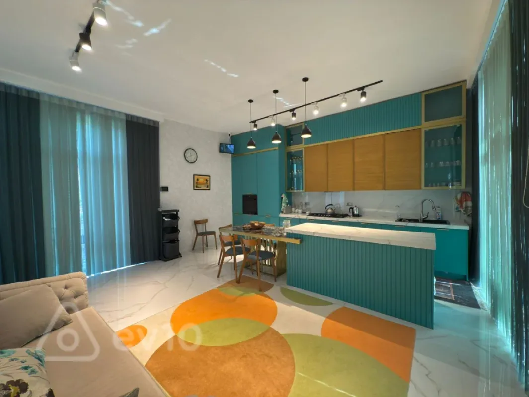 Satılır 5 otaqlı həyət evi 200 m²