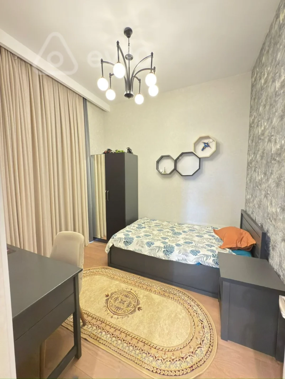 Satılır 5 otaqlı həyət evi 200 m²