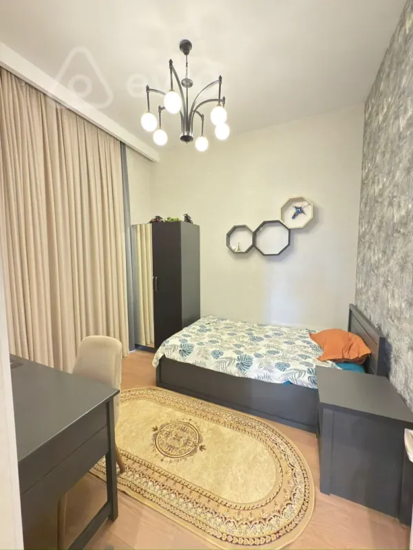 Satılır 5 otaqlı həyət evi 200 m²