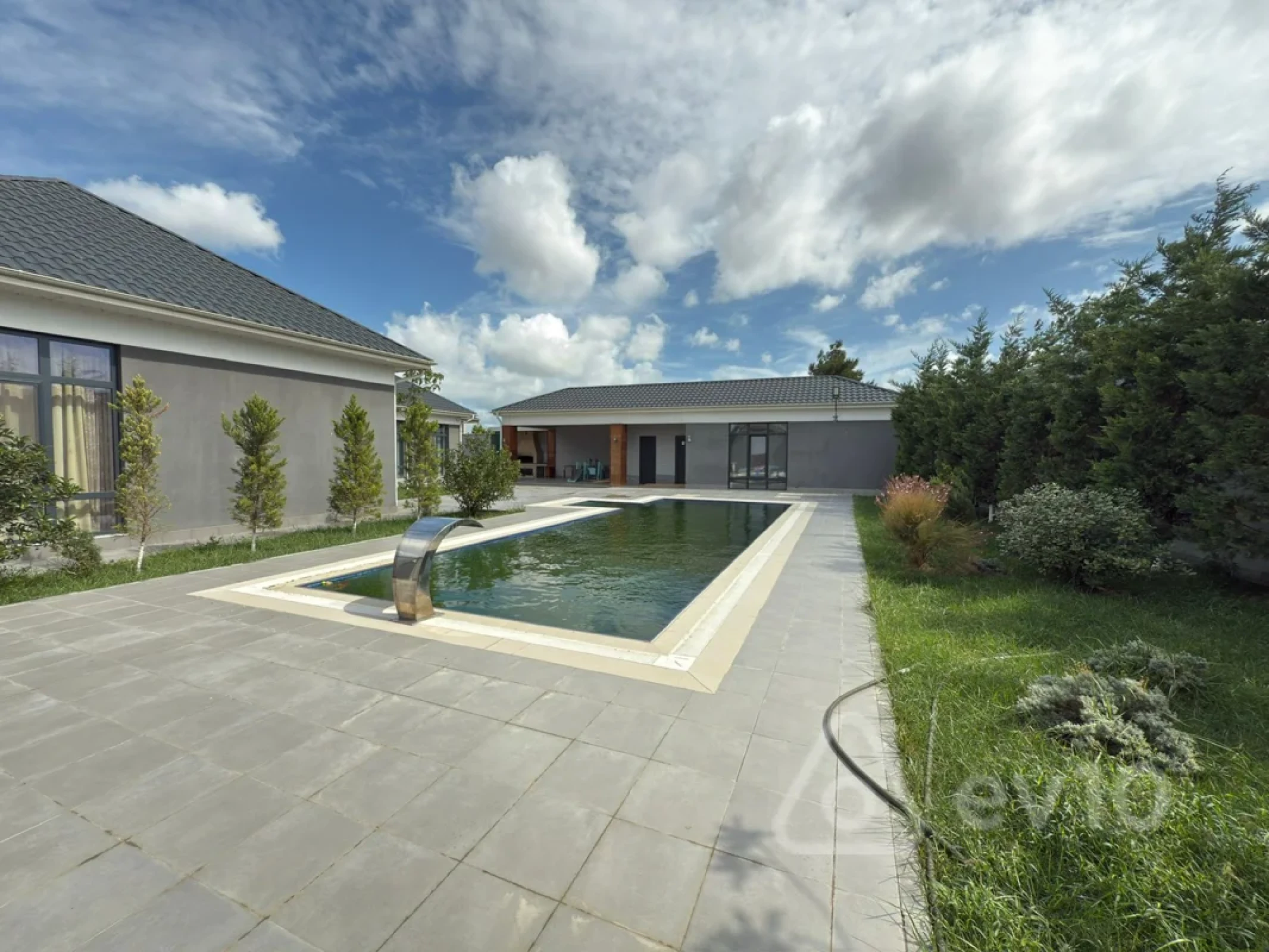 Satılır 5 otaqlı həyət evi 200 m²