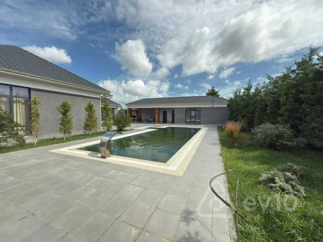 Satılır 5 otaqlı həyət evi 200 m²