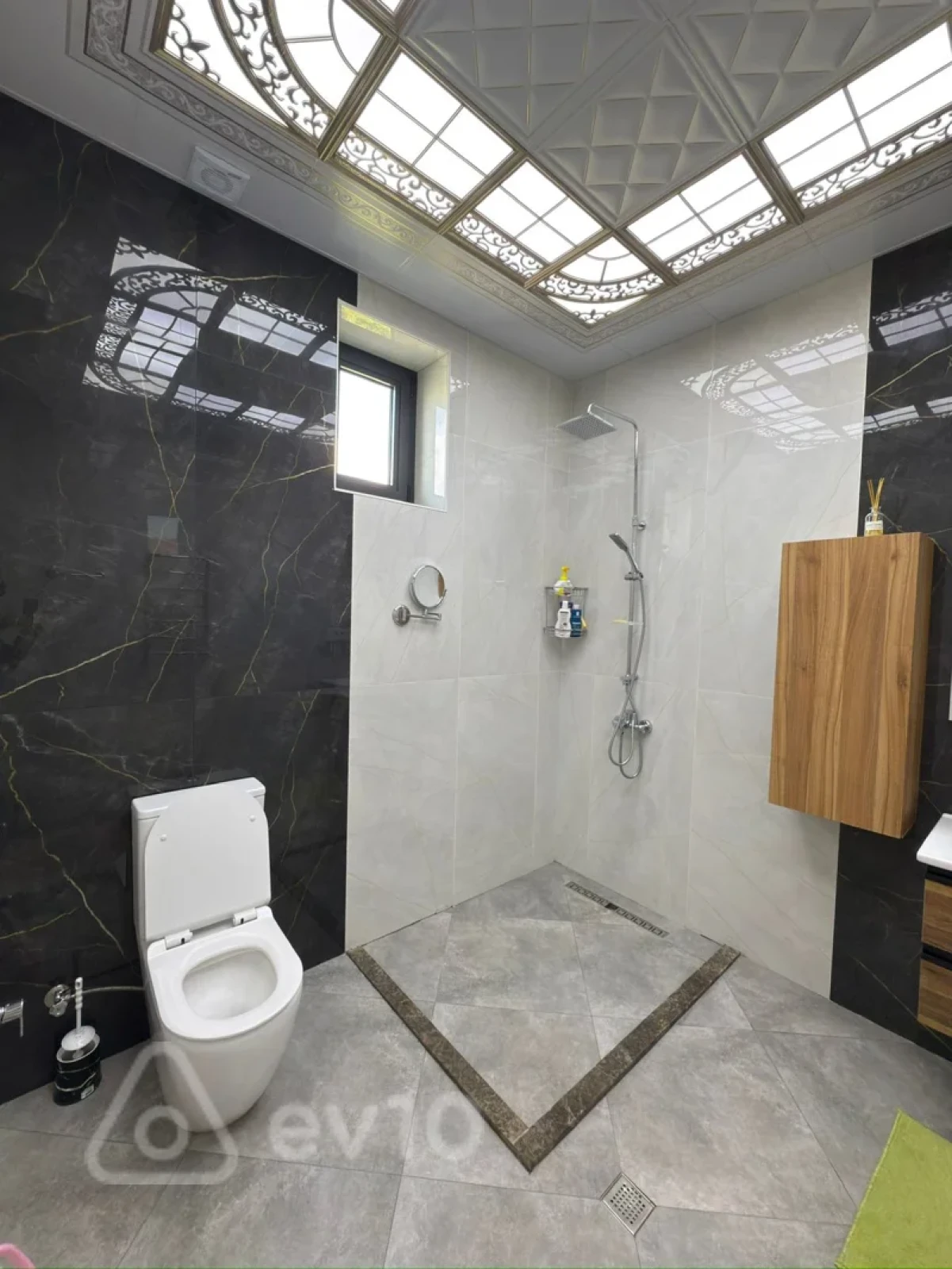 Satılır 5 otaqlı həyət evi 200 m²