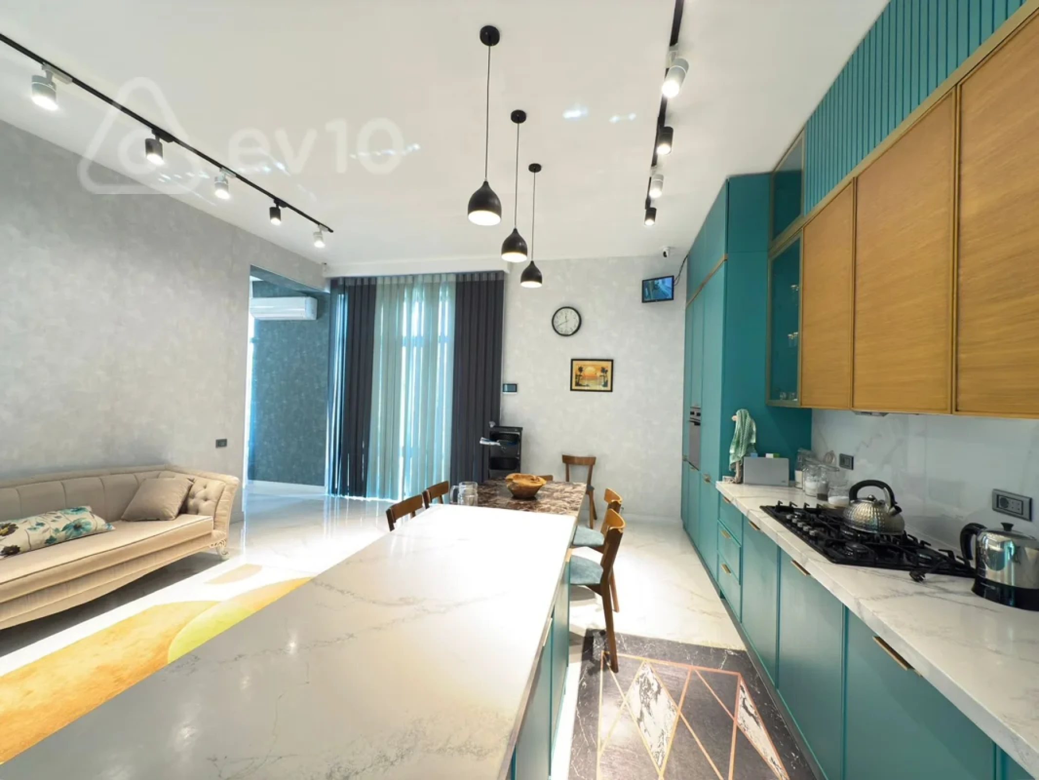 Satılır 5 otaqlı həyət evi 200 m²