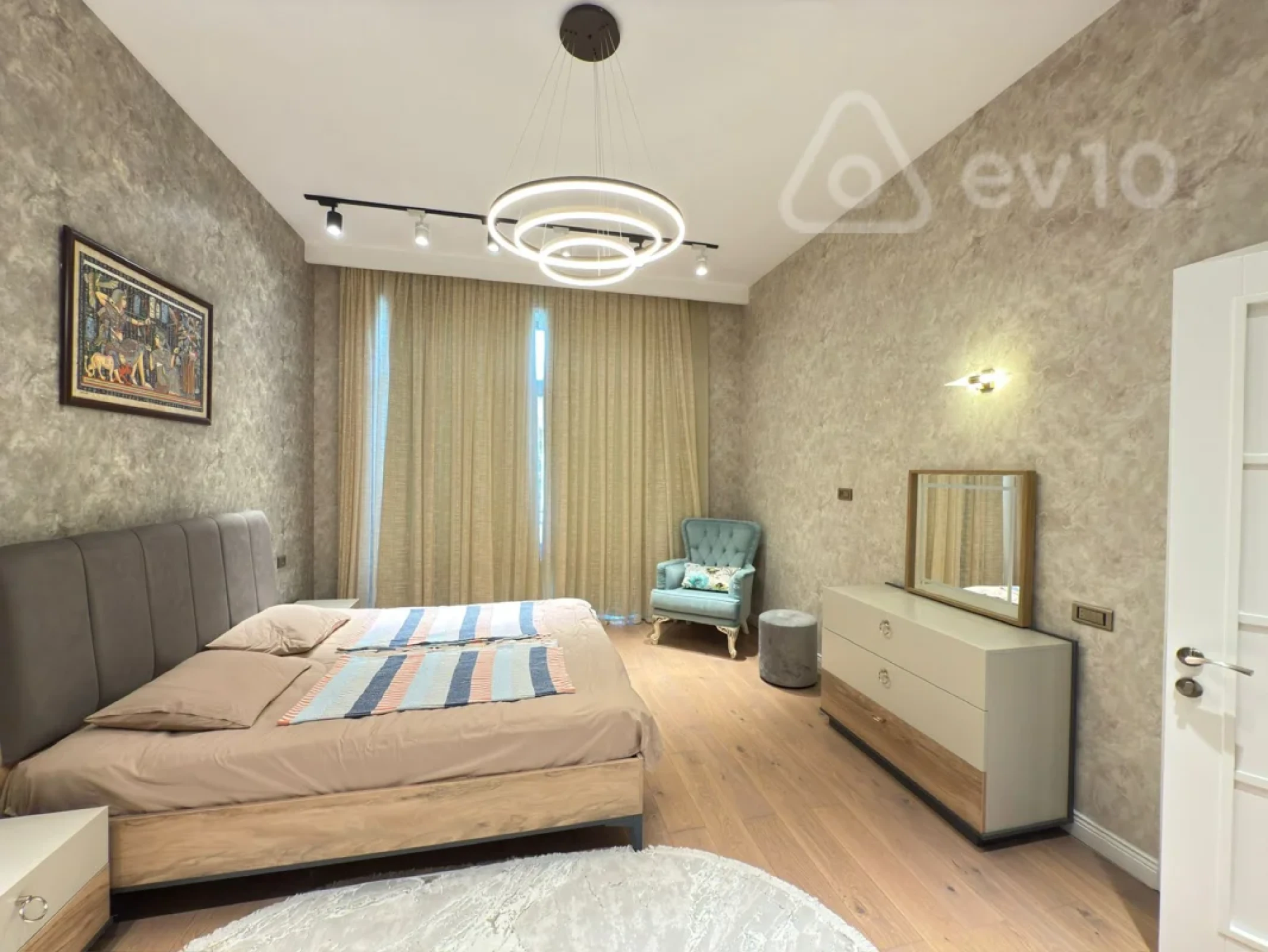 Satılır 5 otaqlı həyət evi 200 m²