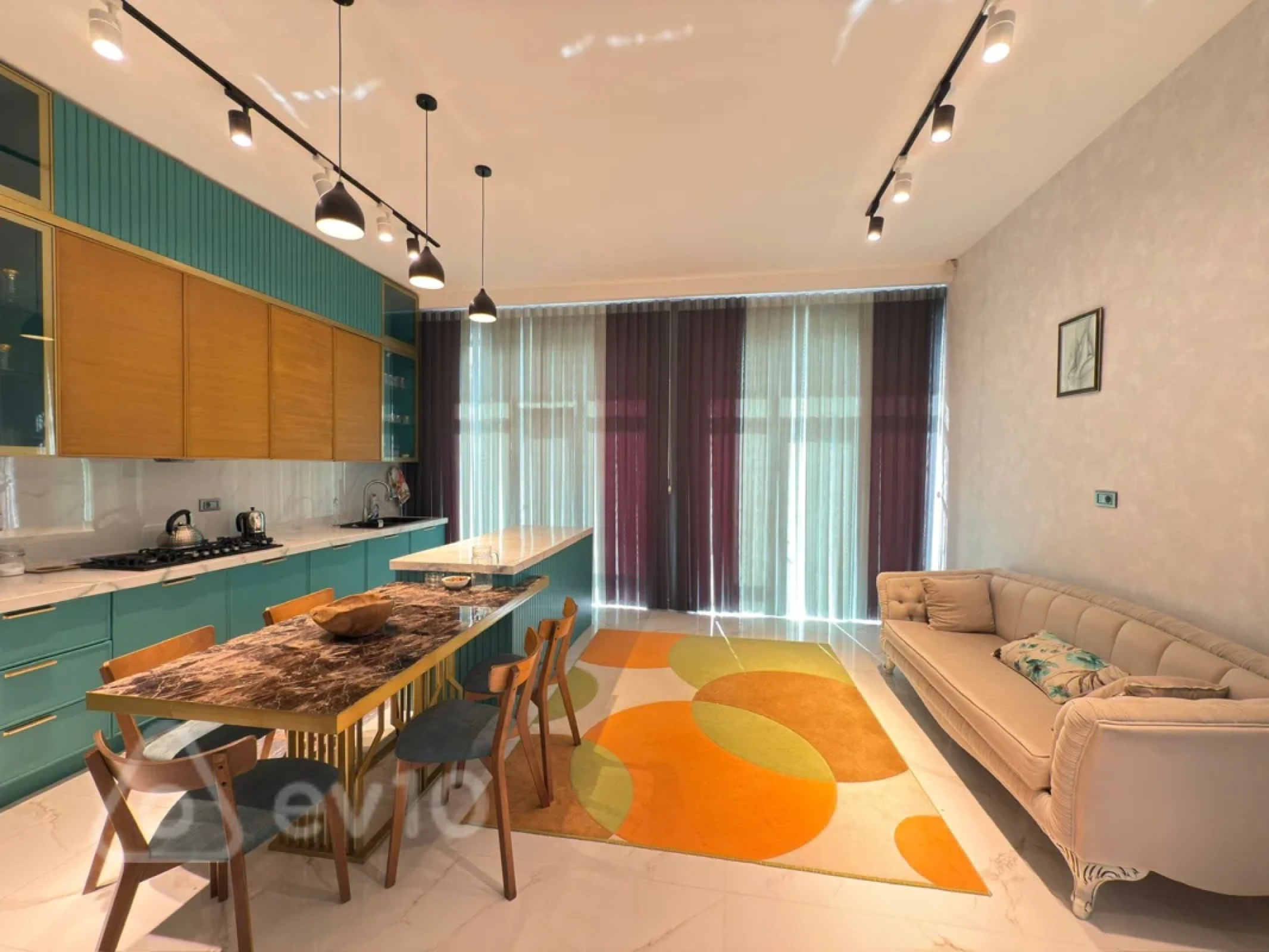 Satılır 5 otaqlı həyət evi 200 m²